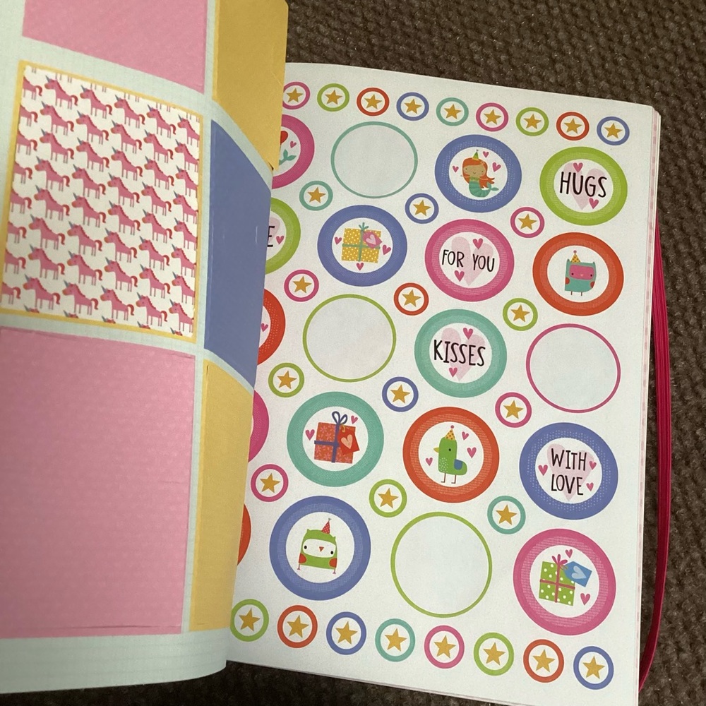 Paper gifting crafts, cards and decorating books - Picture 8 of 14